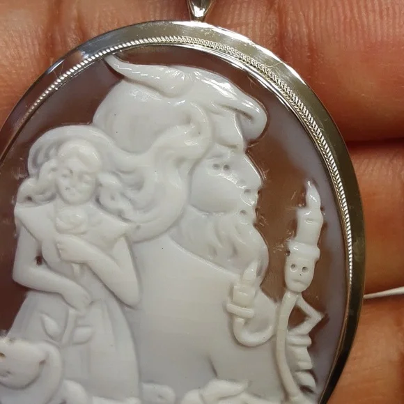 925, Made in Italy, Hand Carved Cameo, Beauty & The Beast. Pendant & Brooch. - Picture 8 of 17